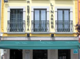 Hostal Linares、リバデオのホテル