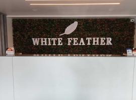 White Feather Resort Kauncha，錫爾瓦薩的豪華露營地點