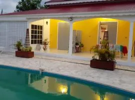 Studio cosy à Sainte Rose 19 m² avec piscine partagée