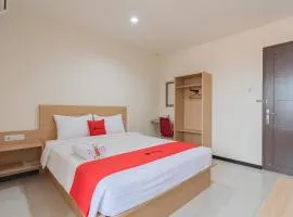 RedDoorz Syariah Plus near Tanjungpura University 2 Pontianak