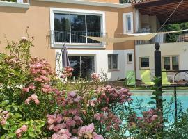Montèze Paradis, Hotel in Saint-Christol-lès-Alès