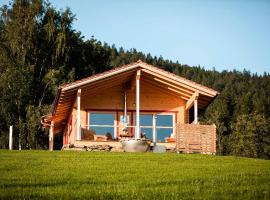 Himmelreich-Chalets, hotel with parking in Lam