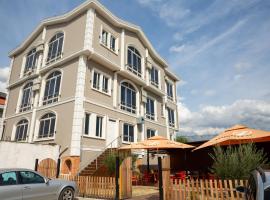 Triada Hotel โรงแรมในFushë-Krujë
