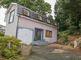 Dunaivon Cottage, hotel with parking in Helensburgh