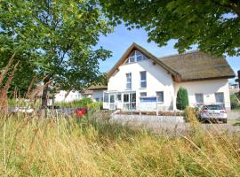 F-1010 Strandhaus Mönchgut Bed&Breakfast DZ 23 Terrasse, strandnah, inkl Frühstück, hotel v destinaci Lobbe