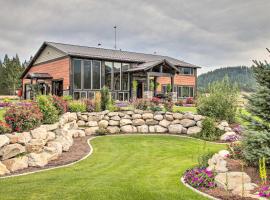 Magnificent Abode about 6 Mi to Lake Pend Oreille!, hotel ad Athol