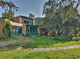 Riverheart Retreat - One-of-a-Kind Villa!: Buena Vista şehrinde bir otoparklı otel