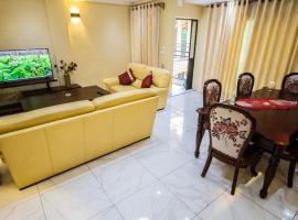 Residence Le Bonheur - 2 Bed Apartment by Douala Mall/Airport, appartement à Douala