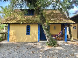 Chalés no centro de Bombinhas, hotel in Bombinhas