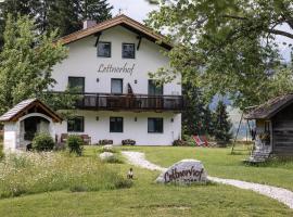 Lettnerhof Bnb Wohnung 3, hotel v destinaci Monguelfo