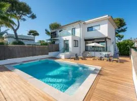 Villa Casa Marian for 8 with swimming pool, garden and close to beach