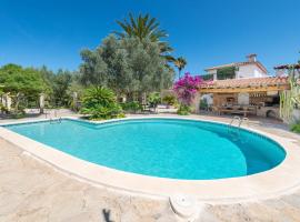 Can Malondra, villa para 8 con piscina y jardines, family hotel in El Port