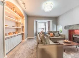 The Old Stamp House Apartment- Central Village Location Rooms Priced Based on Number of Guests