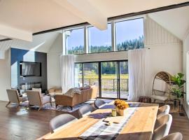 A Contemporary Dream Lakefront Rathdrum Oasis!, hotell i Rathdrum
