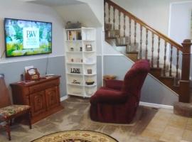 3-Br 2-Bath Family-Friendly Home -10 Min to Tulsa, rumah kotej di Tulsa