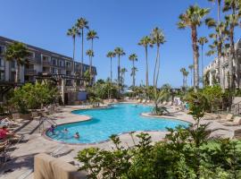 3 Bedroom! - Complex is on the beach with huge pool, hytte i Oceanside