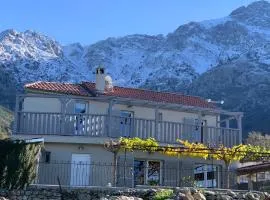 Casa Basgiu, chambres avec balcon et table d'hôtes