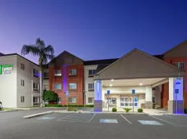 Holiday Inn Express & Suites - Tulare by IHG