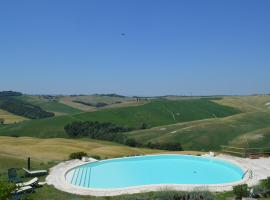 Holiday apartment with swimming pool, strade bianche, swimming pool, view, hotel em Pievina