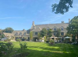 The Old Manor Coach House, hotel dengan parking di Cirencester