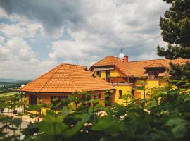 Apartmány Na Vyhlídce, hotel with parking in Paseka