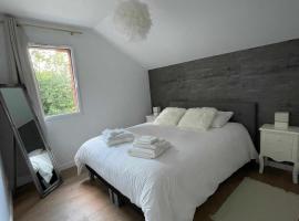 Le Chateau de Toile - Gite du châtaignier, hotel i Hersin-Coupigny