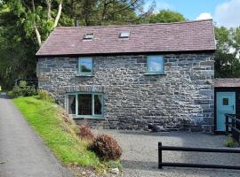 The Granary, cottage sa Llanddeiniol