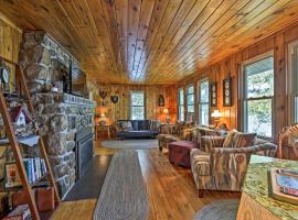 Cozy Lakefront Cabin with Indoor Gas Fireplace!, hotel in Mercer