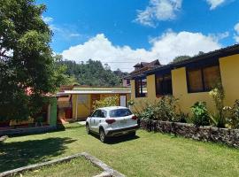 Conrado's Guesthouse B&B, bed & breakfast kohteessa Las Avispas