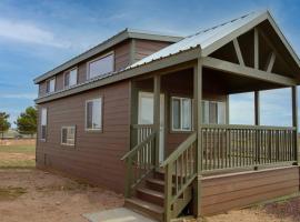 077 Tiny Home nr Grand Canyon South Rim Sleeps 8, hotel in Valle