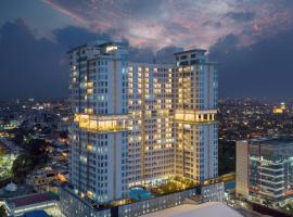 The Reiz Suites, ARTOTEL Curated, hotel dekat Stasiun Kereta Medan, Medan