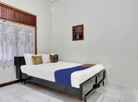 OYO Life 90539 Taman Borobudur Guest House Syariah, hotel di Blimbing
