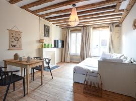 Les Nids Perchés - Place Notre-Dame, hotel en Mortagne-au-Perche