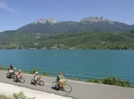100m lac et piste cyclable avec parking gratuit
