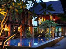 The Village House, hotel di Santubong