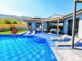 VILLA SADE 2 Modern Secluded Villa, ξενοδοχείο σε Sarıbelen