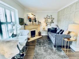 Cotswold Chic Retreats "Jacinabox" Central Chipping Campden-Parking-Garden