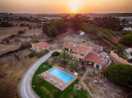 Villa Lucy, hotel perto de Campo de Golfe Palmares, Lagos