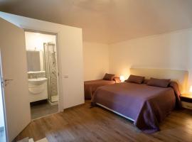 Rooms in shared apartment - City center, bed & breakfast a Catania