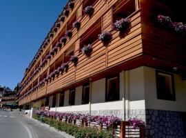 Radisson Residences Savoia Palace Cortina d’Ampezzo, hotel cerca de Cortina - Mandres - Faloria, Cortina dʼAmpezzo