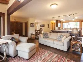Hood View 30 Day Minimum cabin