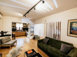 Fort D-Val luxurious apartment, hotel cerca de Climbing field, Angistron