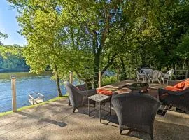 Riverside Hide-A-Way with Patio, BBQ, Fishing Pier
