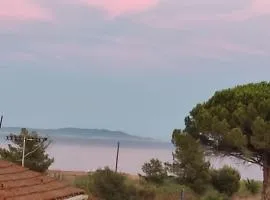 Chambre avec tropezienne vue mer à l'Ayguade ,climatisée ,parking gratuit et proche aéroport