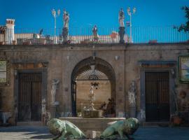 Palazzo Capece: Caivano, Napoli Afragola Train Station yakınında bir otel