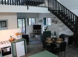 GREEN TREES CHALET Australia Zoo close by