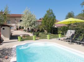 Les Trois Maisons, hotel with parking in Druillat