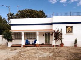 Sagrado Corazón - Chalet con piscina, a 25m playa, Hütte in Sanlúcar de Barrameda