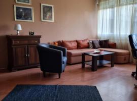 Large, Spacious Apartment Voždovac, hotel v Bělehradě