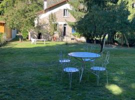 CHALET Tout Confort Proche d AX Les Thermes, self catering accommodation in Vèbre